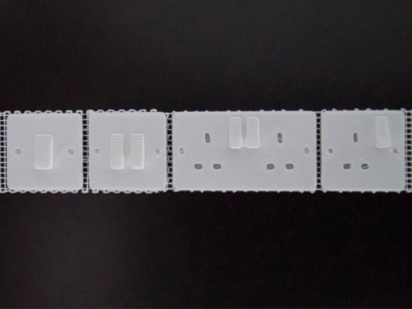 1:12 Scale Dolls House Miniature – Plug Sockets & Light Switches 5x Each 20 Qty
