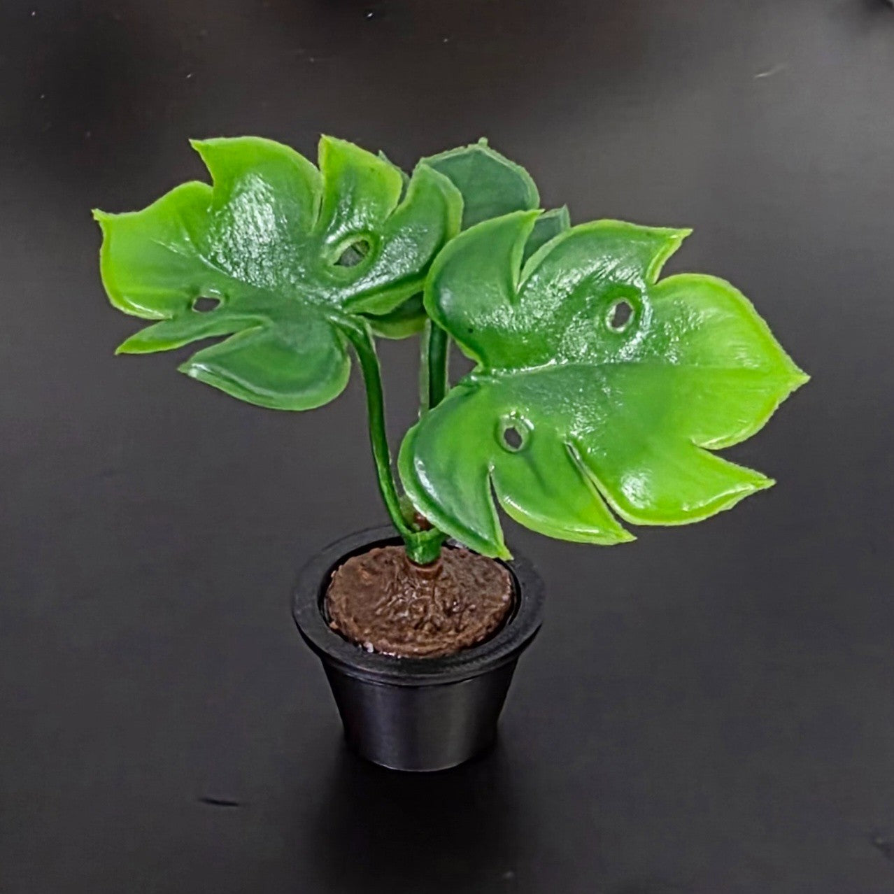 1:12 Scale Dolls House Miniature – Realistic Indoor/Outdoor Plant with Black Pot
