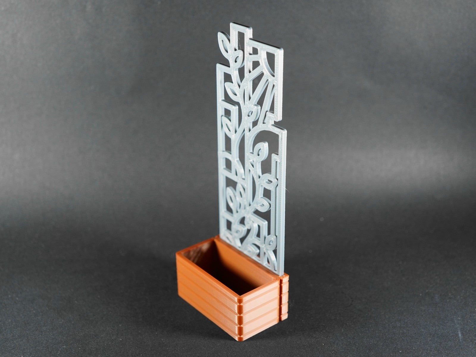 1:12 Scale Dolls House Miniature – Pot Planter with Trellis Design #1