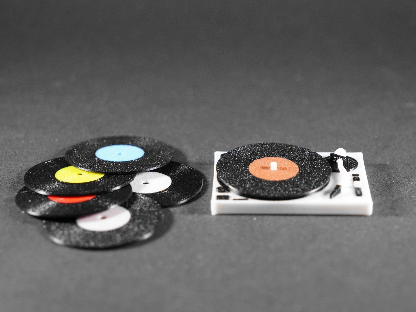 1:12 Scale Dolls House Miniature – Record Player with Vinyl Records
