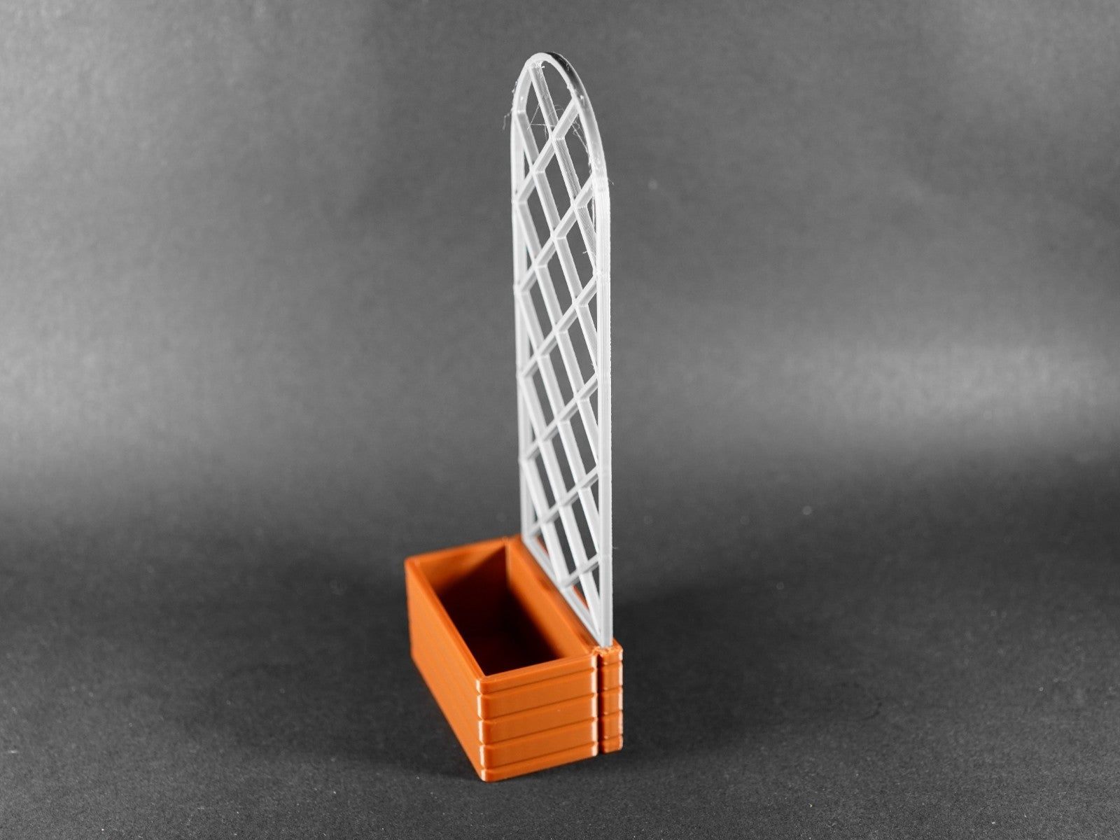 1:12 Scale Dolls House Miniature – Pot Planter with Trellis Design #5