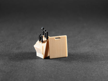 1:12 Scale Dolls House Miniature – Kitchen Knife Block with Chopping Board