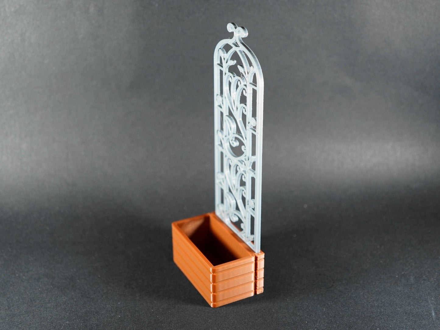 1:12 Scale Dolls House Miniature – Pot Planter with Trellis Design #2
