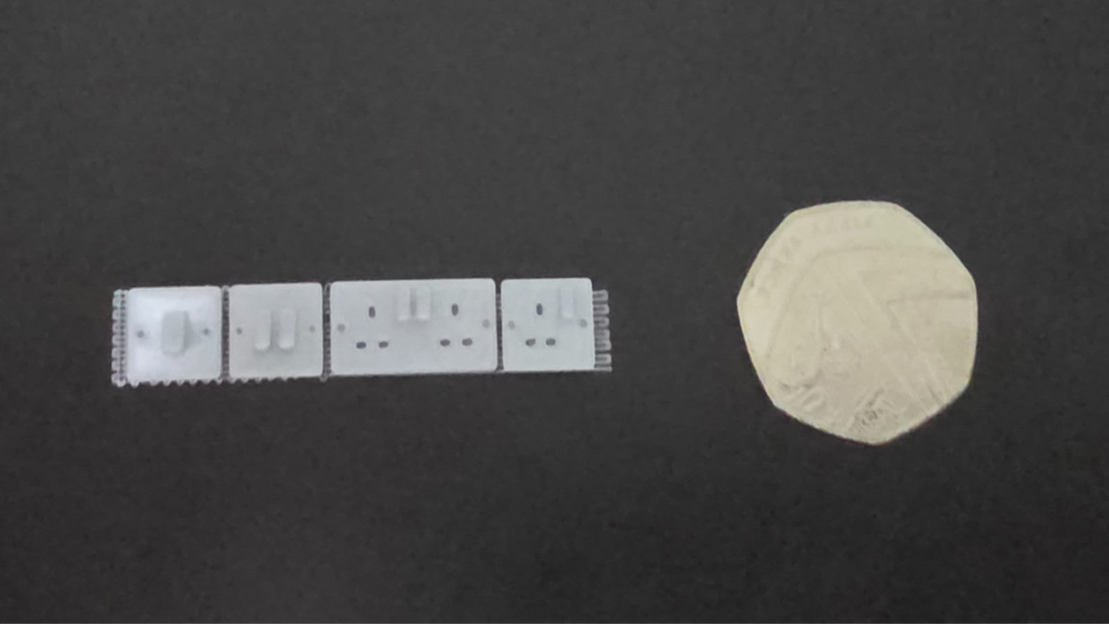 1:12 Scale Dolls House Miniature – Plug Sockets & Light Switches Pack. SILVER