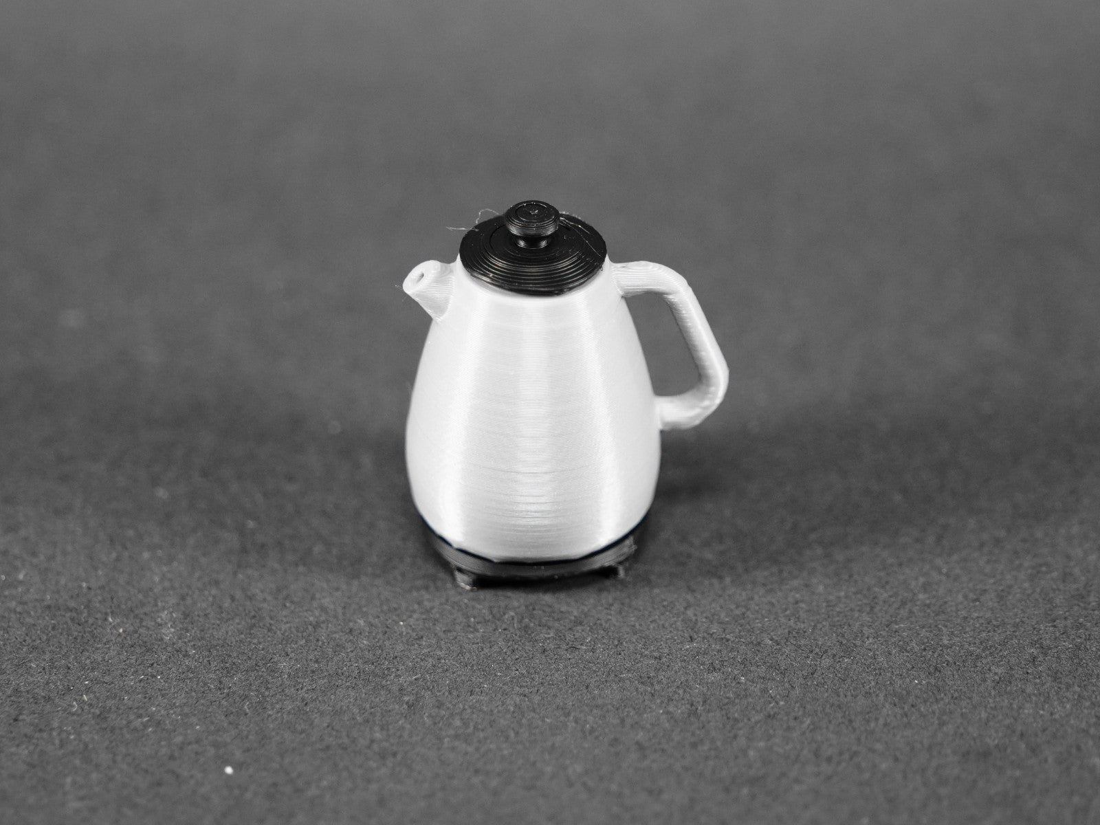 1:12 Scale Dolls House Miniature – Kettle (Grey/Silver Ninja Inspired)