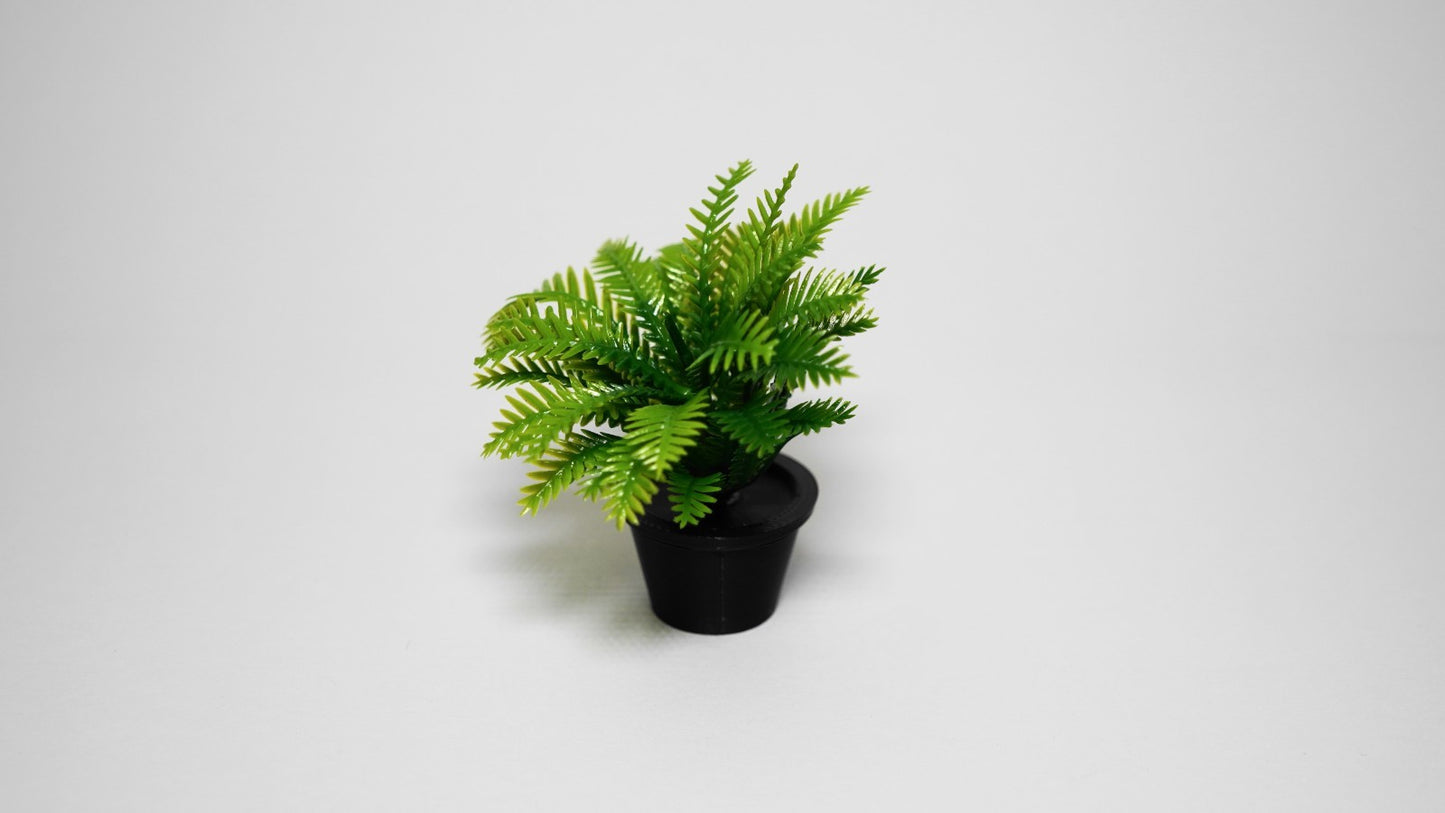 1:12 Scale Dolls House Miniature – Realistic Indoor/Outdoor Plant with Black Pot