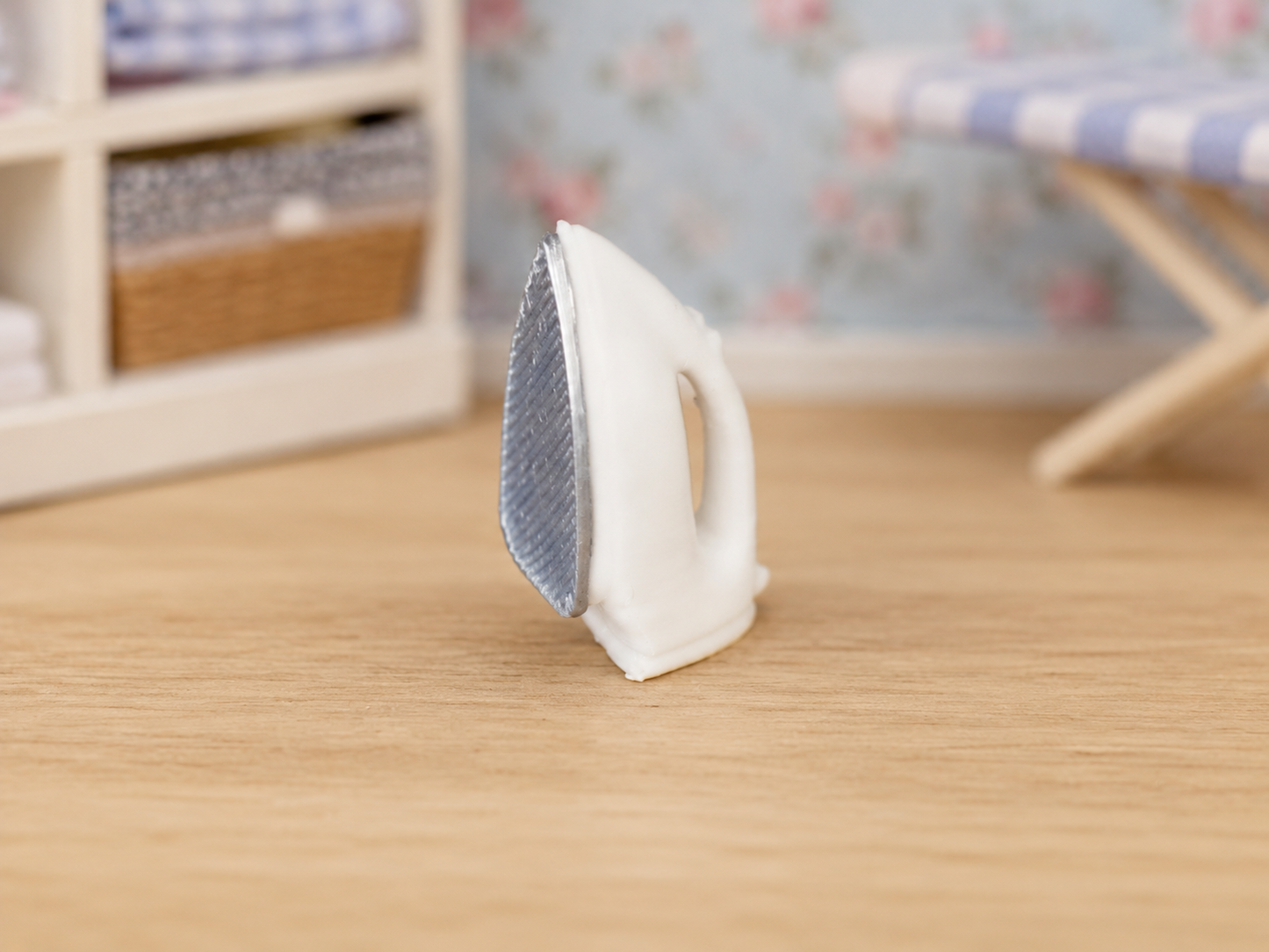 1:12 Scale Dolls House Miniature – Modern Iron (White Tefal Inspired)